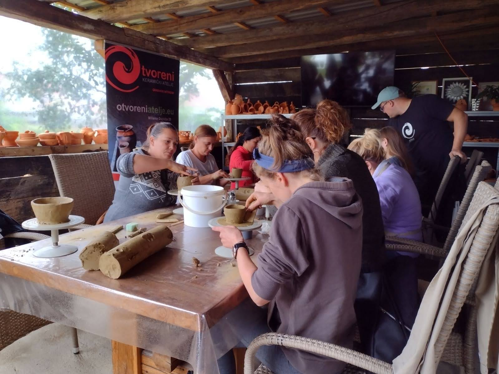 Različite radionice prilagođene interesima korisnika ateljea